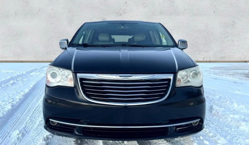 
								2012 Chrysler Town & Country Van full									
