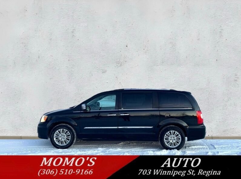 
								2012 Chrysler Town & Country Van full									