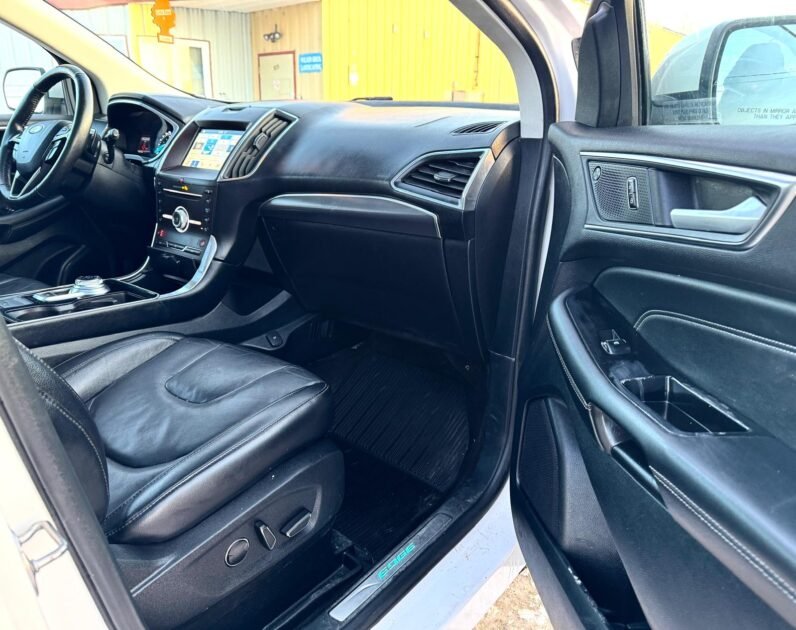 
								2019 Ford Edge Titanium AWD SUV full									