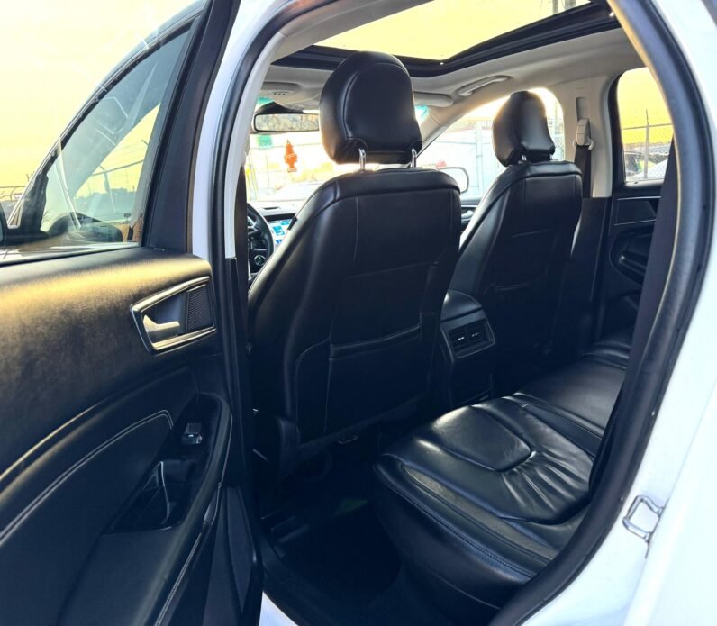 
								2019 Ford Edge Titanium AWD SUV full									