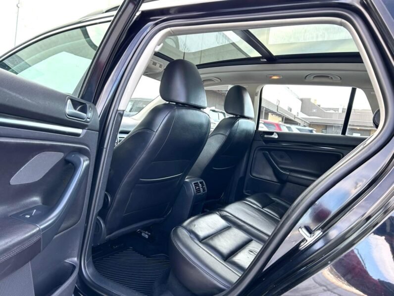 
								2014 Volkswagen Golf TDI Wagon full									