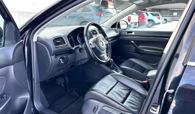 
								2014 Volkswagen Golf TDI Wagon full									