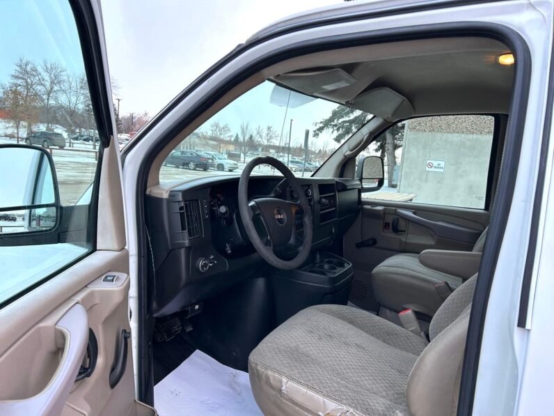 
								2012 GMC Savana 2500 Cargo van full									