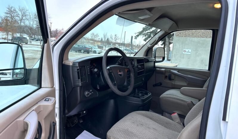 
								2012 GMC Savana 2500 Cargo van full									