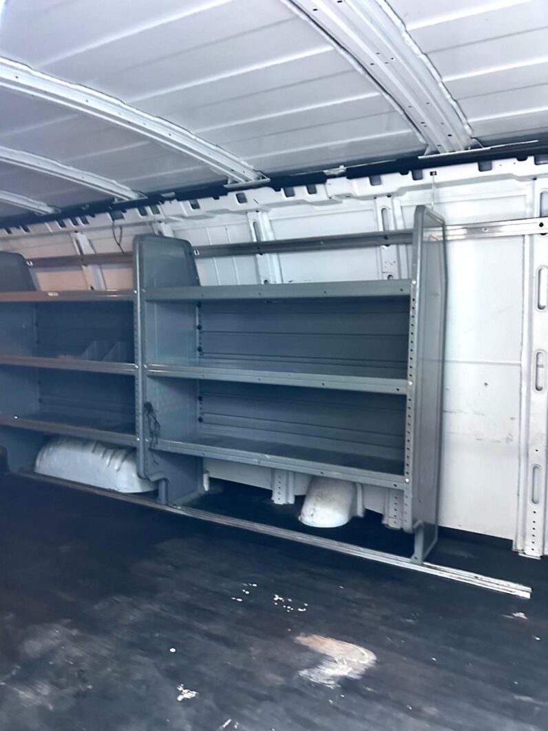 
								2012 GMC Savana 2500 Cargo van full									