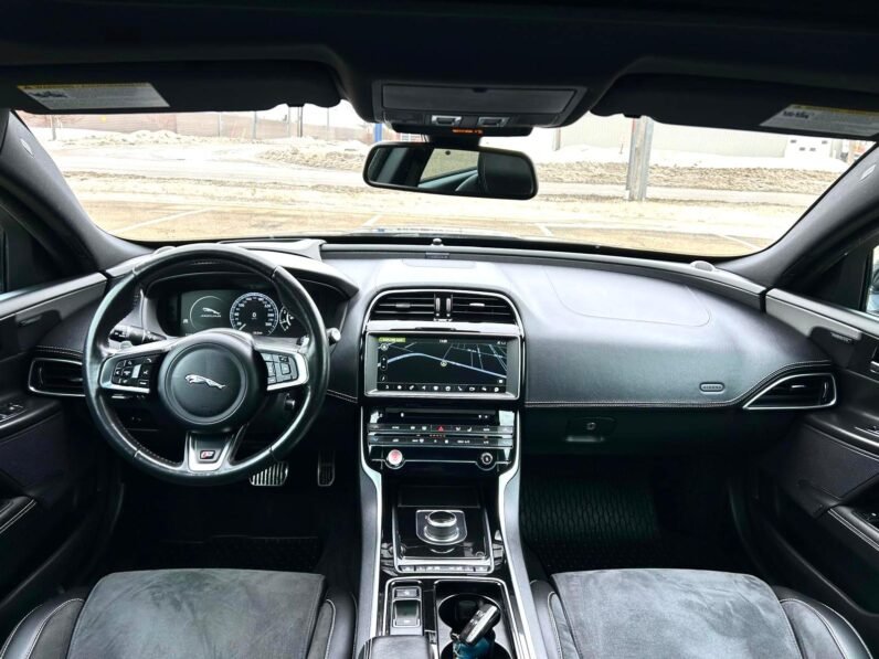 
								2018 Jaguar XE-S AWD Sedan full									