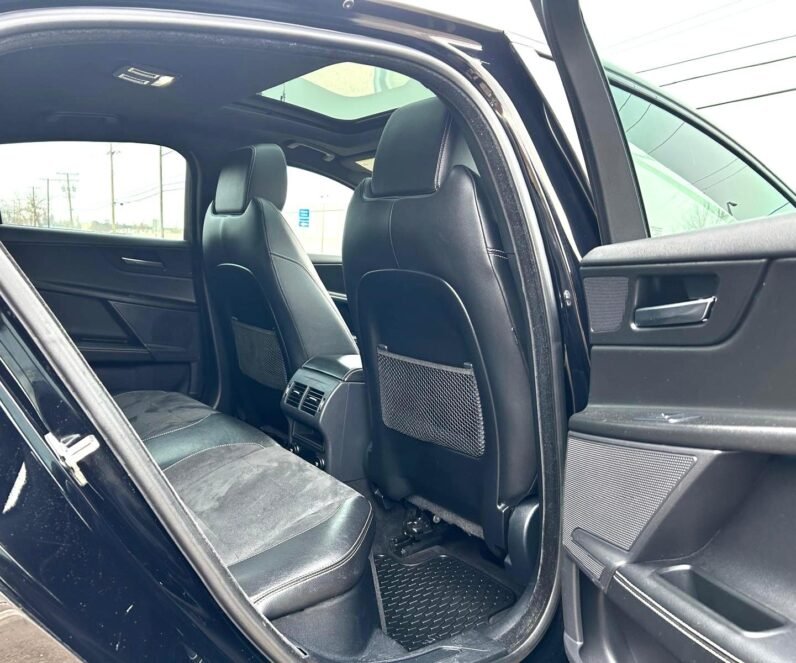 
								2018 Jaguar XE-S AWD Sedan full									