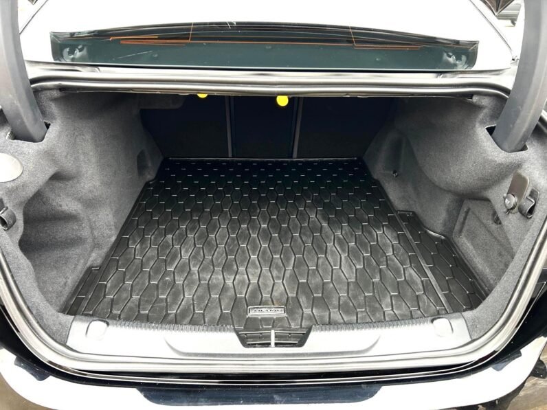 
								2018 Jaguar XE-S AWD Sedan full									