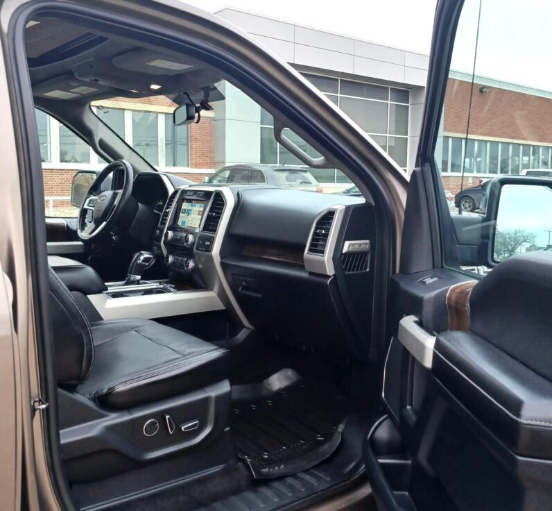 
								2017 Ford F-150 Lariat Crewcab FX4 package. full									