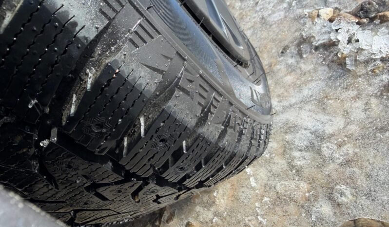 
								2015 Chrysler 200 Sedan full									