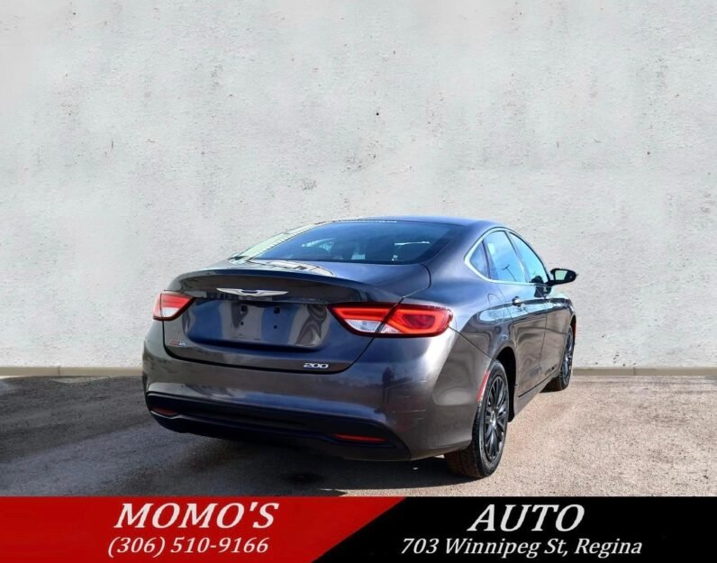 
								2015 Chrysler 200 Sedan full									