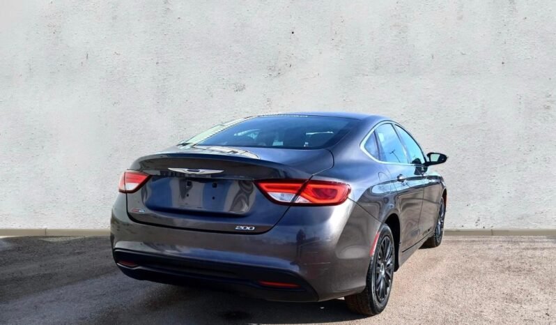 
								2015 Chrysler 200 Sedan full									