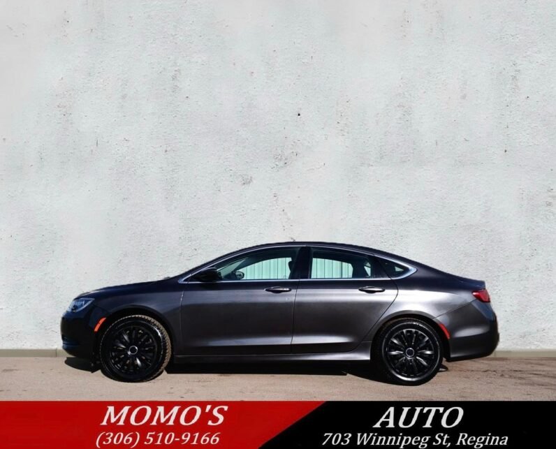 
								2015 Chrysler 200 Sedan full									