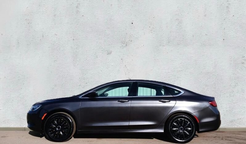 
								2015 Chrysler 200 Sedan full									