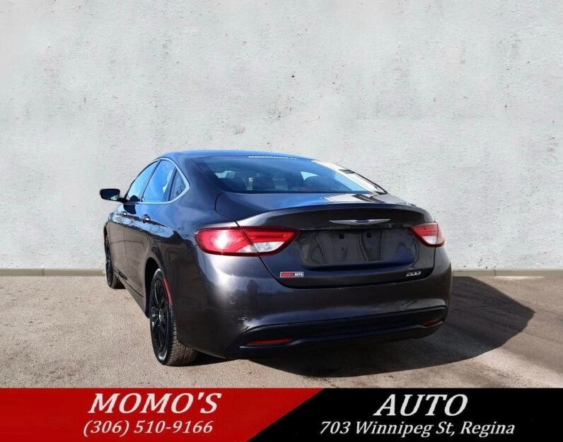 
								2015 Chrysler 200 Sedan full									