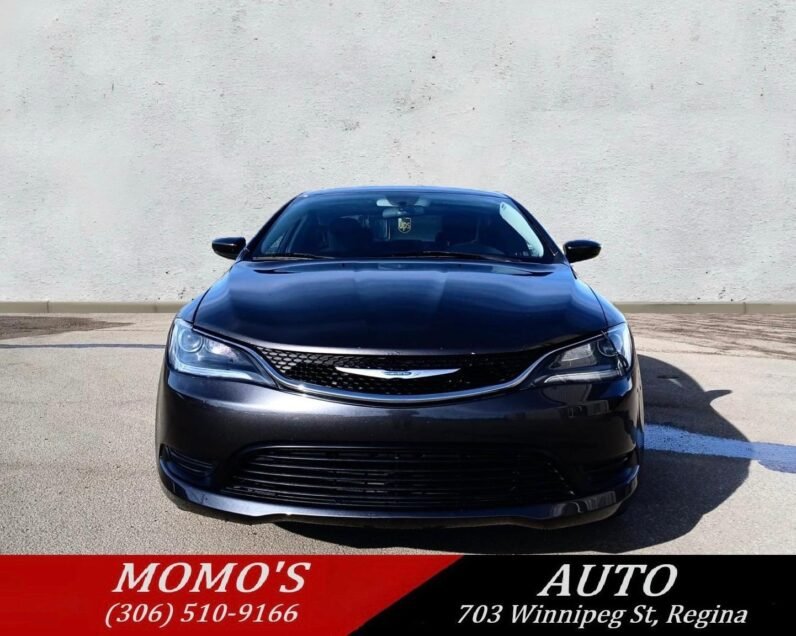 
								2015 Chrysler 200 Sedan full									