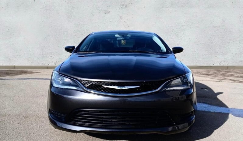 
								2015 Chrysler 200 Sedan full									