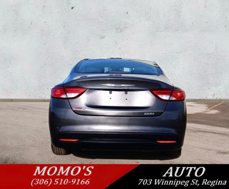 
								2015 Chrysler 200 Sedan full									