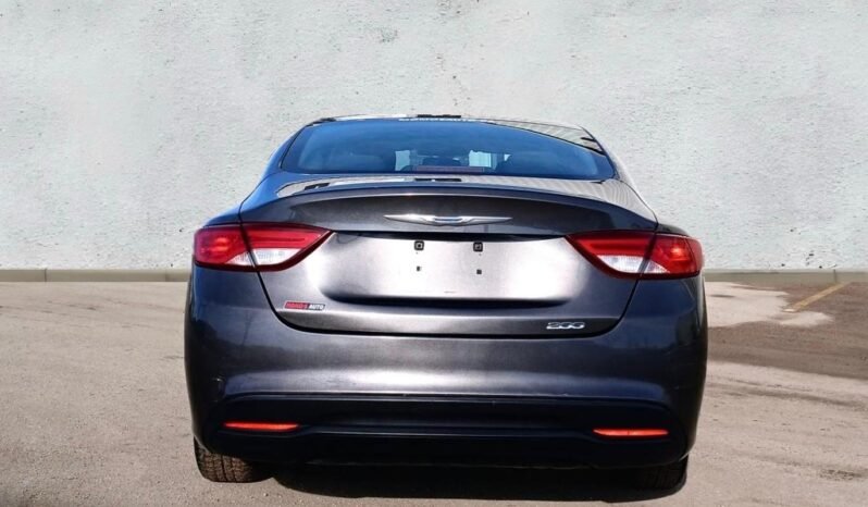 
								2015 Chrysler 200 Sedan full									