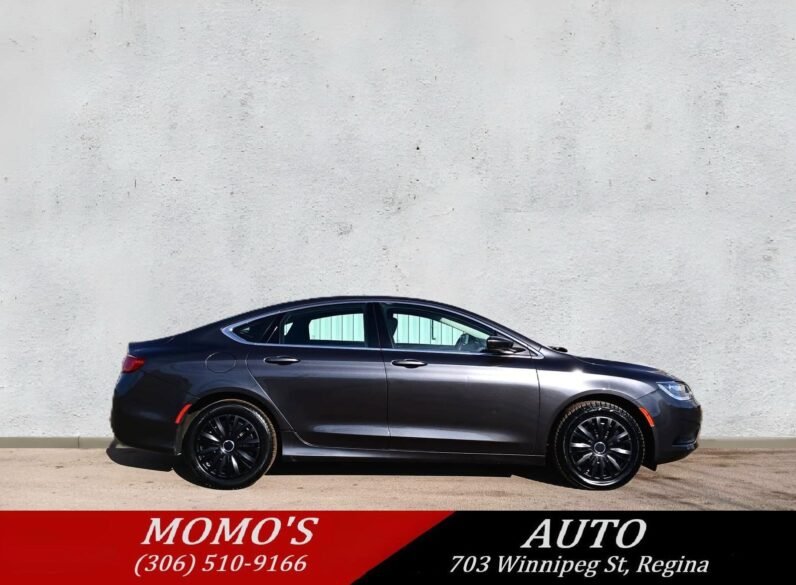 
								2015 Chrysler 200 Sedan full									