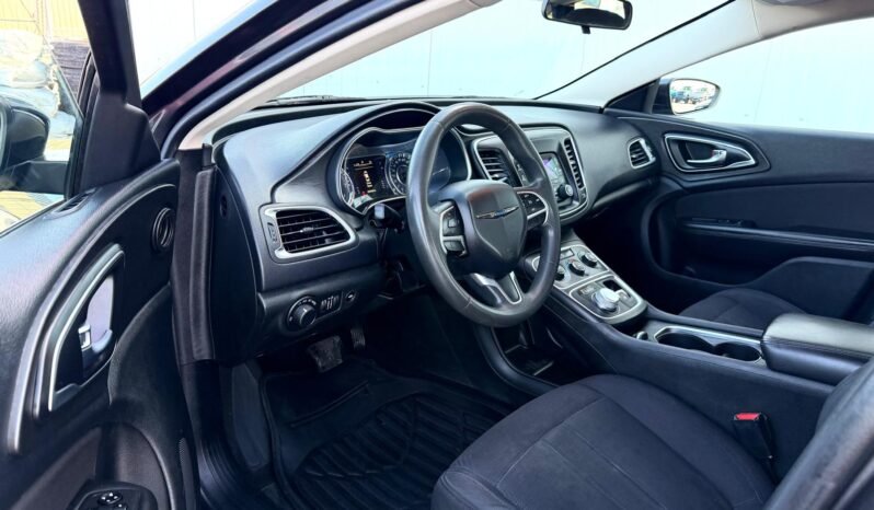 
								2015 Chrysler 200 Sedan full									