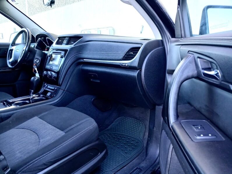 
								2017 Chevrolet Traverse LT AWD SUV full									