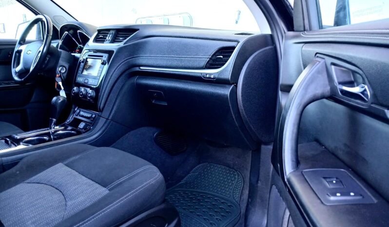 
								2017 Chevrolet Traverse LT AWD SUV full									