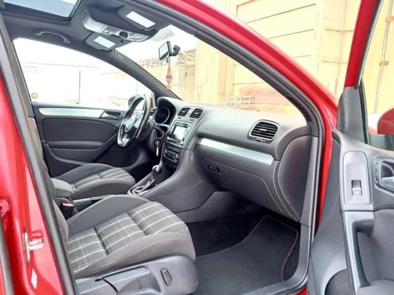 
								2013 Volkswagen Golf GTI Hatchback full									