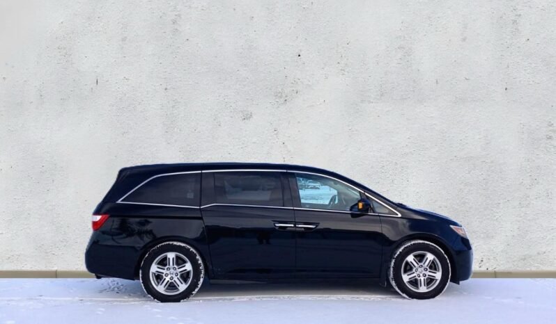 
								2011 Honda Odyssey Touring Van full									