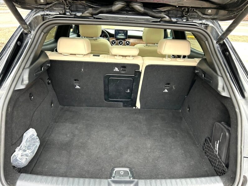 
								2018 Mercedes GLA250 4MATIC AWD SUV full									