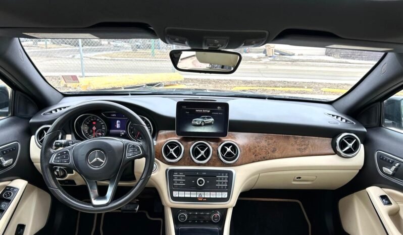 
								2018 Mercedes GLA250 4MATIC AWD SUV full									