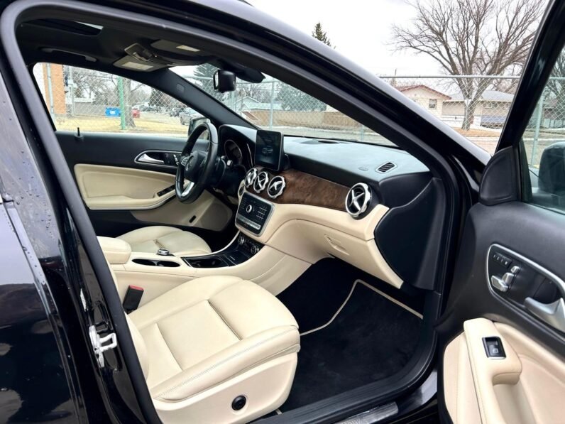 
								2018 Mercedes GLA250 4MATIC AWD SUV full									