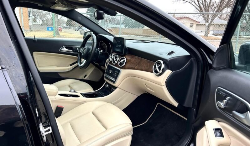 
								2018 Mercedes GLA250 4MATIC AWD SUV full									