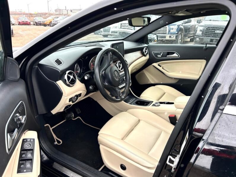 
								2018 Mercedes GLA250 4MATIC AWD SUV full									