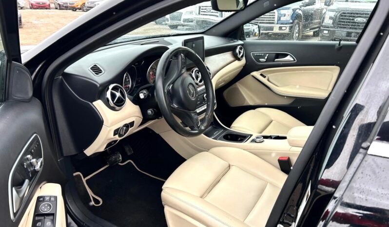 
								2018 Mercedes GLA250 4MATIC AWD SUV full									