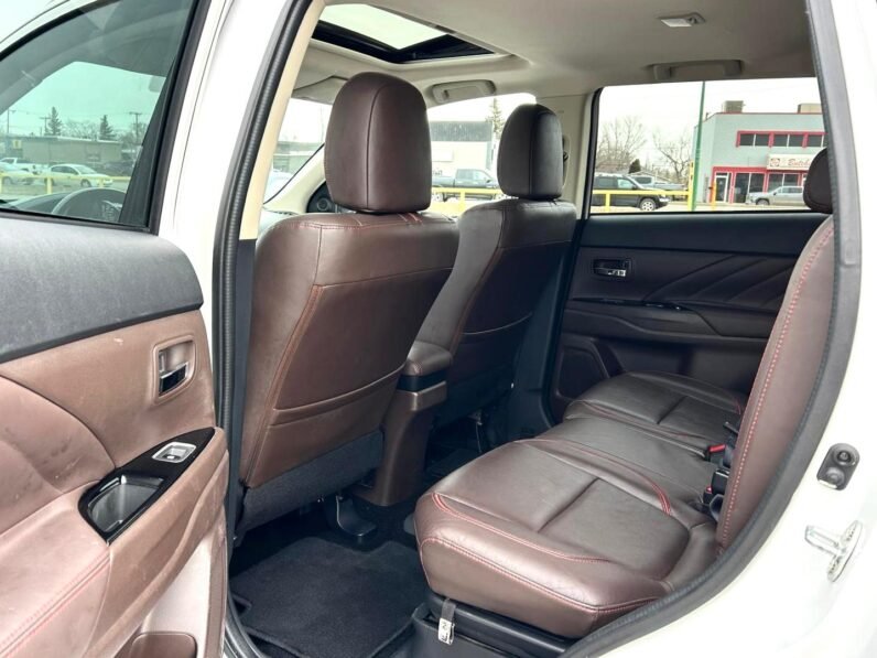 
								2018 Mitsubishi Outlander Limited PHEV AWD SUV full									