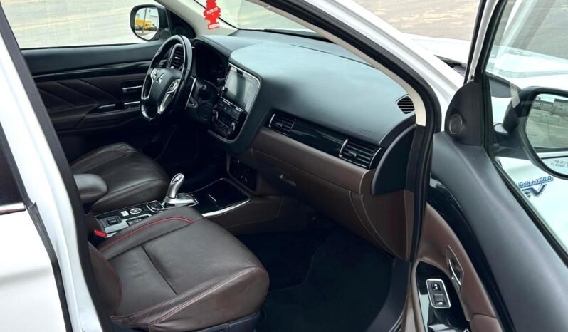 
								2018 Mitsubishi Outlander Limited PHEV AWD SUV full									