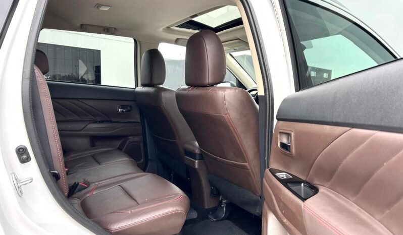 
								2018 Mitsubishi Outlander Limited PHEV AWD SUV full									