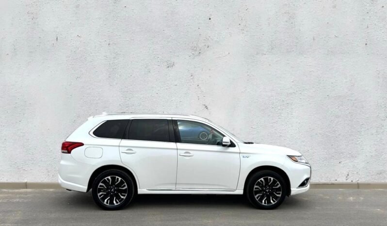 
								2018 Mitsubishi Outlander Limited PHEV AWD SUV full									