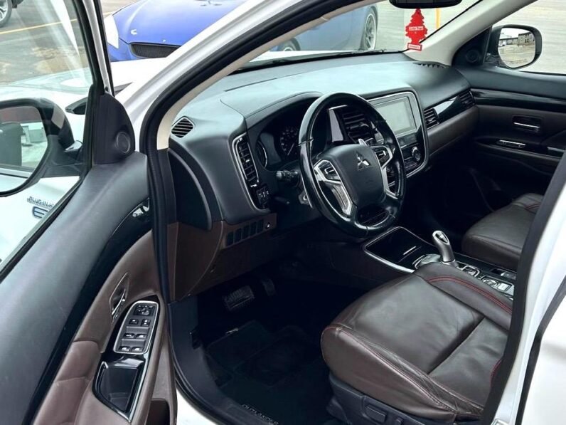 
								2018 Mitsubishi Outlander Limited PHEV AWD SUV full									