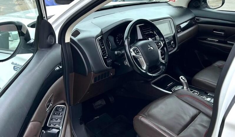 
								2018 Mitsubishi Outlander Limited PHEV AWD SUV full									