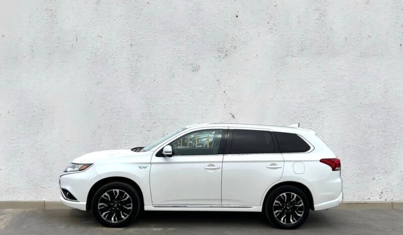 
								2018 Mitsubishi Outlander Limited PHEV AWD SUV full									