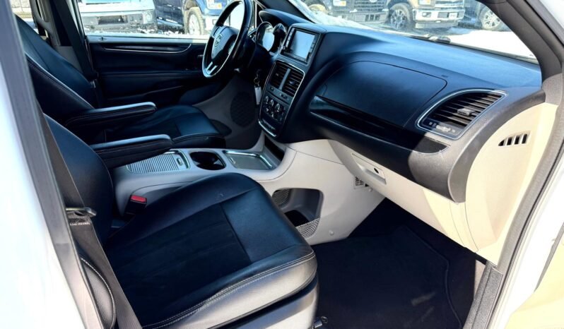 
								2019 Dodge Grand Caravan SXT Minivan full									