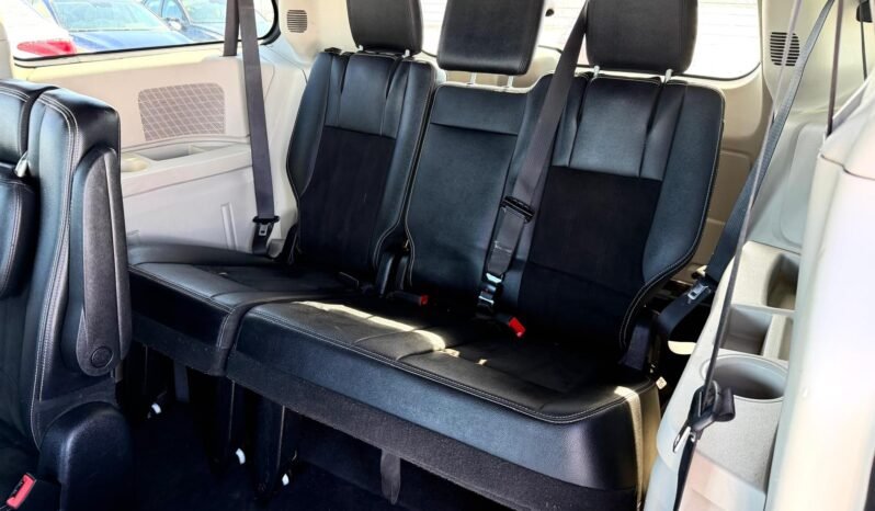 
								2019 Dodge Grand Caravan SXT Minivan full									