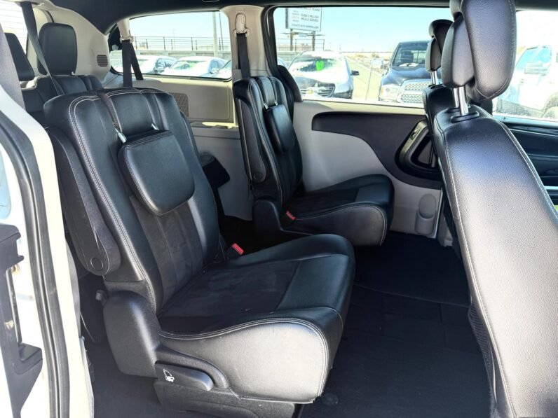 
								2019 Dodge Grand Caravan SXT Minivan full									