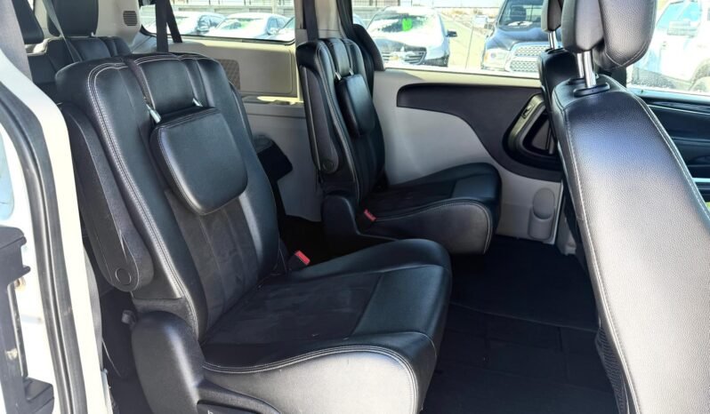 
								2019 Dodge Grand Caravan SXT Minivan full									