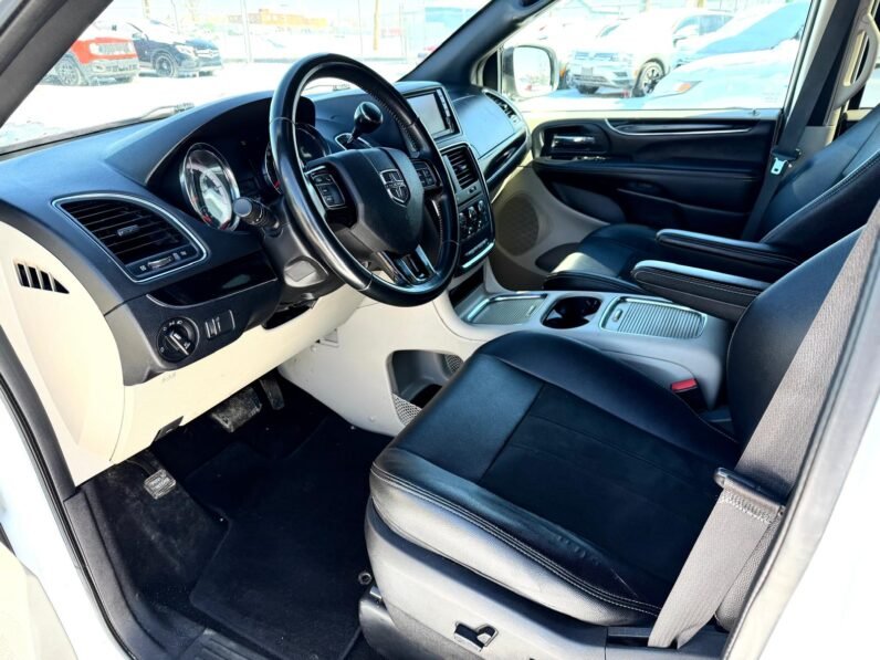 
								2019 Dodge Grand Caravan SXT Minivan full									