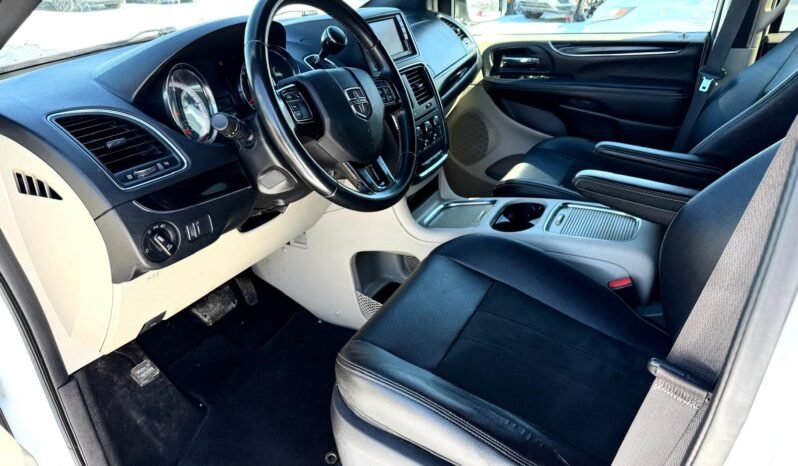 
								2019 Dodge Grand Caravan SXT Minivan full									