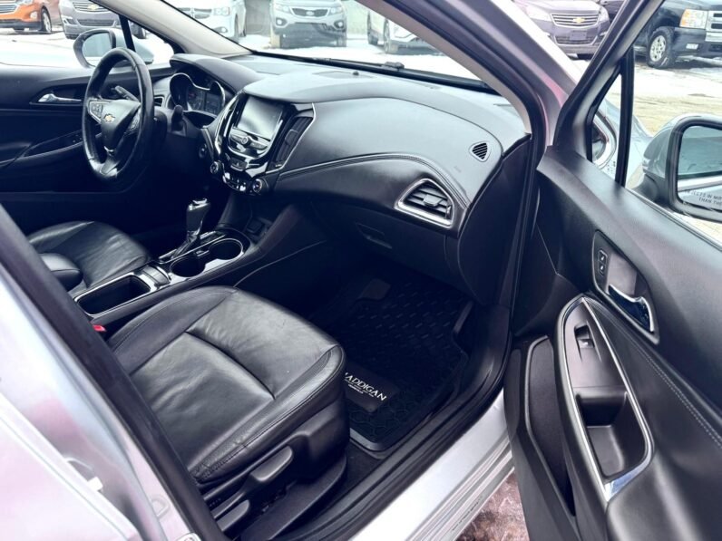 
								2018 Chevrolet Cruze Premier Sedan full									