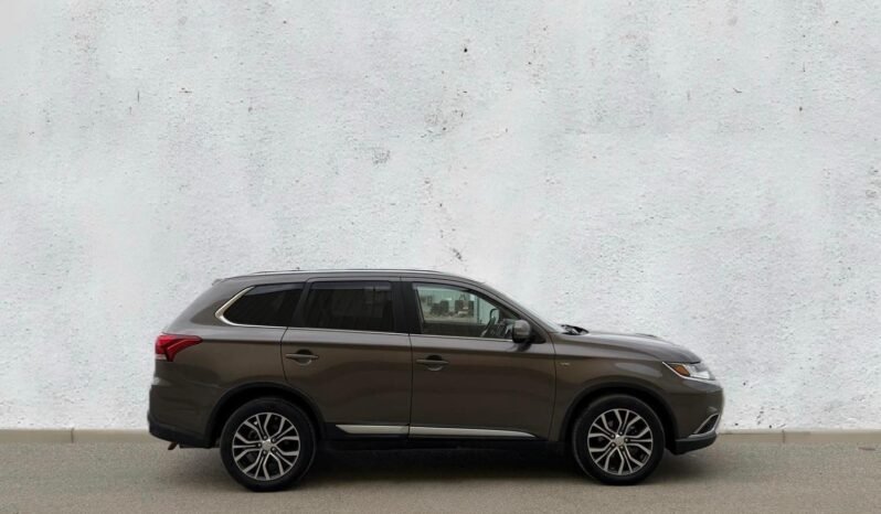 
								2016 Mitsubishi Outlander GT AWD SUV full									
